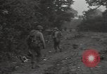 Standbild USA Infanteristen Marigny Frankreich, 1944, aus Sekunde 61 historischem Filmmaterial Videoclip 65675075091