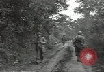 Standbild USA Infanteristen Marigny Frankreich, 1944, aus Sekunde 9 historischem Filmmaterial Videoclip 65675075092