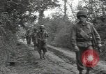 Standbild USA Infanteristen Marigny Frankreich, 1944, aus Sekunde 24 historischem Filmmaterial Videoclip 65675075092