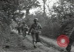 Standbild USA Infanteristen Marigny Frankreich, 1944, aus Sekunde 26 historischem Filmmaterial Videoclip 65675075092