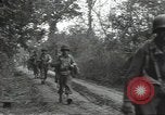 Standbild USA Infanteristen Marigny Frankreich, 1944, aus Sekunde 30 historischem Filmmaterial Videoclip 65675075092