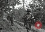 Standbild USA Infanteristen Marigny Frankreich, 1944, aus Sekunde 33 historischem Filmmaterial Videoclip 65675075092