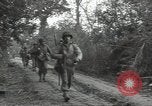 Standbild USA Infanteristen Marigny Frankreich, 1944, aus Sekunde 37 historischem Filmmaterial Videoclip 65675075092