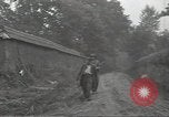 Standbild USA Infanteristen Marigny Frankreich, 1944, aus Sekunde 12 historischem Filmmaterial Videoclip 65675075093