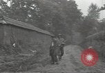 Standbild USA Infanteristen Marigny Frankreich, 1944, aus Sekunde 13 historischem Filmmaterial Videoclip 65675075093