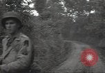Standbild USA Infanteristen Marigny Frankreich, 1944, aus Sekunde 20 historischem Filmmaterial Videoclip 65675075093
