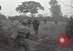 Standbild USA Infanteristen Marigny Frankreich, 1944, aus Sekunde 22 historischem Filmmaterial Videoclip 65675075093