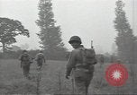 Standbild USA Infanteristen Marigny Frankreich, 1944, aus Sekunde 35 historischem Filmmaterial Videoclip 65675075093