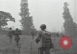 Standbild USA Infanteristen Marigny Frankreich, 1944, aus Sekunde 46 historischem Filmmaterial Videoclip 65675075093