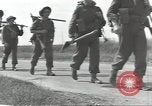Image les troupes britanniques CAEN France, 1944, de la seconde 19 séquences d'archives historiques vidéo 65675075100