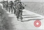 Image les troupes britanniques CAEN France, 1944, de la seconde 20 séquences d'archives historiques vidéo 65675075100