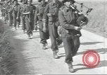 Image les troupes britanniques CAEN France, 1944, de la seconde 22 séquences d'archives historiques vidéo 65675075100
