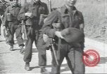 Image les troupes britanniques CAEN France, 1944, de la seconde 33 séquences d'archives historiques vidéo 65675075100