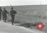 Image les troupes britanniques CAEN France, 1944, de la seconde 35 séquences d'archives historiques vidéo 65675075100