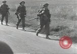 Image les troupes britanniques CAEN France, 1944, de la seconde 45 séquences d'archives historiques vidéo 65675075100