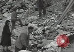Image civils français CAEN France, 1944, de la seconde 32 séquences d'archives historiques vidéo 65675075101