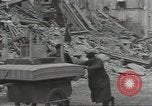 Image civils français CAEN France, 1944, de la seconde 52 séquences d'archives historiques vidéo 65675075101