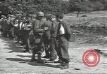 Image Des prisonniers allemands Cerisy-la-Forêt Normandie France, 1944, de la seconde 33 séquences d'archives historiques vidéo 65675075107