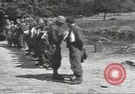 Image Des prisonniers allemands Cerisy-la-Forêt Normandie France, 1944, de la seconde 39 séquences d'archives historiques vidéo 65675075107