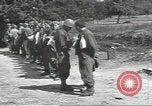 Image Des prisonniers allemands Cerisy-la-Forêt Normandie France, 1944, de la seconde 42 séquences d'archives historiques vidéo 65675075107