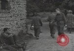 Image Des prisonniers allemands Cerisy-la-Forêt Normandie France, 1944, de la seconde 27 séquences d'archives historiques vidéo 65675075109