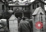 Standbild amerikanischen Gefangenen Saitama Japan Urawa, 1945, aus Sekunde 23 historischem Filmmaterial Videoclip 65675075123