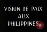 Standbild Philippinische Arbeiter ernten manila Hanf mit Kuttern auf langen Stangen Davao Philippinen, 1943, aus Sekunde 17 historischem Filmmaterial Videoclip 65675075126