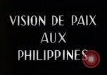 Standbild Philippinische Arbeiter ernten manila Hanf mit Kuttern auf langen Stangen Davao Philippinen, 1943, aus Sekunde 18 historischem Filmmaterial Videoclip 65675075126