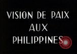 Standbild Philippinische Arbeiter ernten manila Hanf mit Kuttern auf langen Stangen Davao Philippinen, 1943, aus Sekunde 19 historischem Filmmaterial Videoclip 65675075126