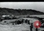Standbild USA Infanteristen Vereinigtes Königreich, 1944, aus Sekunde 15 historischem Filmmaterial Videoclip 65675075131