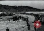 Standbild USA Infanteristen Vereinigtes Königreich, 1944, aus Sekunde 17 historischem Filmmaterial Videoclip 65675075131
