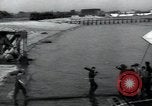 Standbild USA Infanteristen Vereinigtes Königreich, 1944, aus Sekunde 25 historischem Filmmaterial Videoclip 65675075131