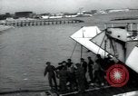 Standbild USA Infanteristen Vereinigtes Königreich, 1944, aus Sekunde 30 historischem Filmmaterial Videoclip 65675075131