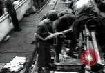 Standbild USA Infanteristen Vereinigtes Königreich, 1944, aus Sekunde 53 historischem Filmmaterial Videoclip 65675075131