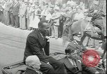 Standbild Jesse Owens gefeiert New York City USA, 1936, aus Sekunde 1 historischem Filmmaterial Videoclip 65675075158