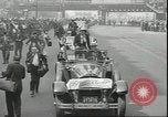 Standbild Jesse Owens gefeiert New York City USA, 1936, aus Sekunde 10 historischem Filmmaterial Videoclip 65675075158