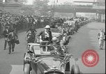 Standbild Jesse Owens gefeiert New York City USA, 1936, aus Sekunde 16 historischem Filmmaterial Videoclip 65675075158