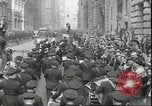 Standbild Jesse Owens gefeiert New York City USA, 1936, aus Sekunde 41 historischem Filmmaterial Videoclip 65675075158