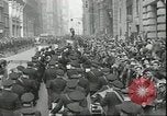 Standbild Jesse Owens gefeiert New York City USA, 1936, aus Sekunde 42 historischem Filmmaterial Videoclip 65675075158