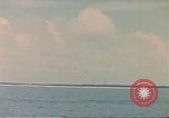 Standbild U-Boot USS Bluegill (SS-242) Tanks Pratas Insel Pratas Insel, 1945, aus Sekunde 33 historischem Filmmaterial Videoclip 65675075186