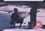 Standbild USA Soldaten Saipan Marianen, 1945, aus Sekunde 18 historischem Filmmaterial Videoclip 65675075189