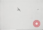 Standbild japanische Kriegsschiffe Brand bei uns Flugzeuge über Insel Kiska Aleutians, 1942, aus Sekunde 24 historischem Filmmaterial Videoclip 65675075195