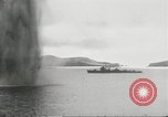 Standbild japanische Kriegsschiffe Brand bei uns Flugzeuge über Insel Kiska Aleutians, 1942, aus Sekunde 42 historischem Filmmaterial Videoclip 65675075195