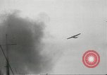 Standbild japanische Kriegsschiffe Brand bei uns Flugzeuge über Insel Kiska Aleutians, 1942, aus Sekunde 47 historischem Filmmaterial Videoclip 65675075195