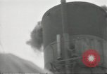 Standbild japanische Kriegsschiffe Brand bei uns Flugzeuge über Insel Kiska Aleutians, 1942, aus Sekunde 50 historischem Filmmaterial Videoclip 65675075195