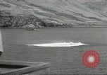 Standbild japanische Kriegsschiffe Brand bei uns Flugzeuge über Insel Kiska Aleutians, 1942, aus Sekunde 54 historischem Filmmaterial Videoclip 65675075195