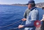 Standbild USA line Handler Palomares Spanien, 1966, aus Sekunde 25 historischem Filmmaterial Videoclip 65675075198