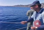 Standbild USA line Handler Palomares Spanien, 1966, aus Sekunde 34 historischem Filmmaterial Videoclip 65675075198