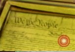 Standbild unterzeichnete Kopie der Verfassung Washington DC USA, 1990, aus Sekunde 13 historischem Filmmaterial Videoclip 65675075213