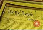 Standbild unterzeichnete Kopie der Verfassung Washington DC USA, 1990, aus Sekunde 32 historischem Filmmaterial Videoclip 65675075213